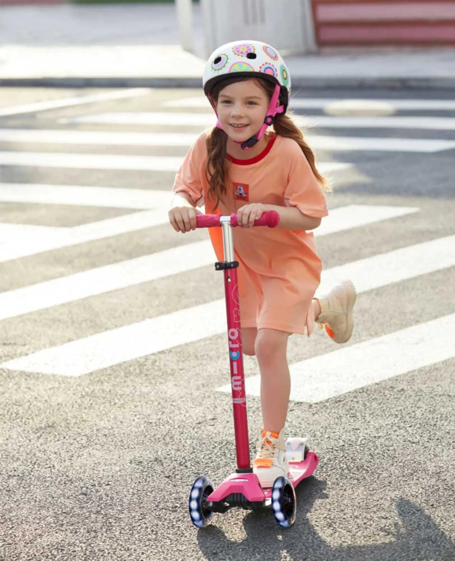 Maxi Micro Deluxe LED Kids Scooter - Image 15