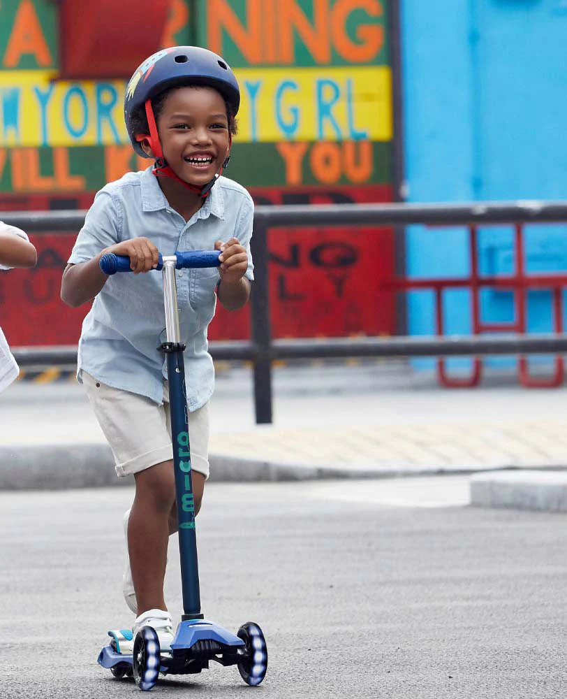 Maxi Micro Deluxe LED Kids Scooter - Image 19