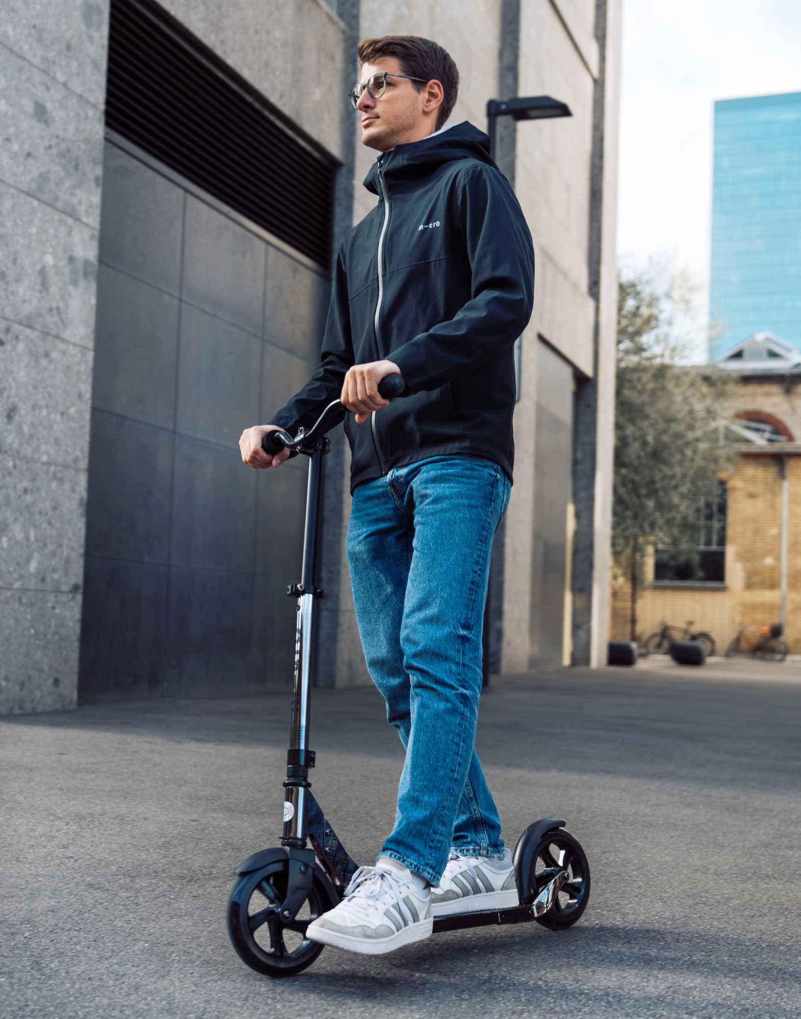 Micro Classic Neochrome Black Scooter - Image 5