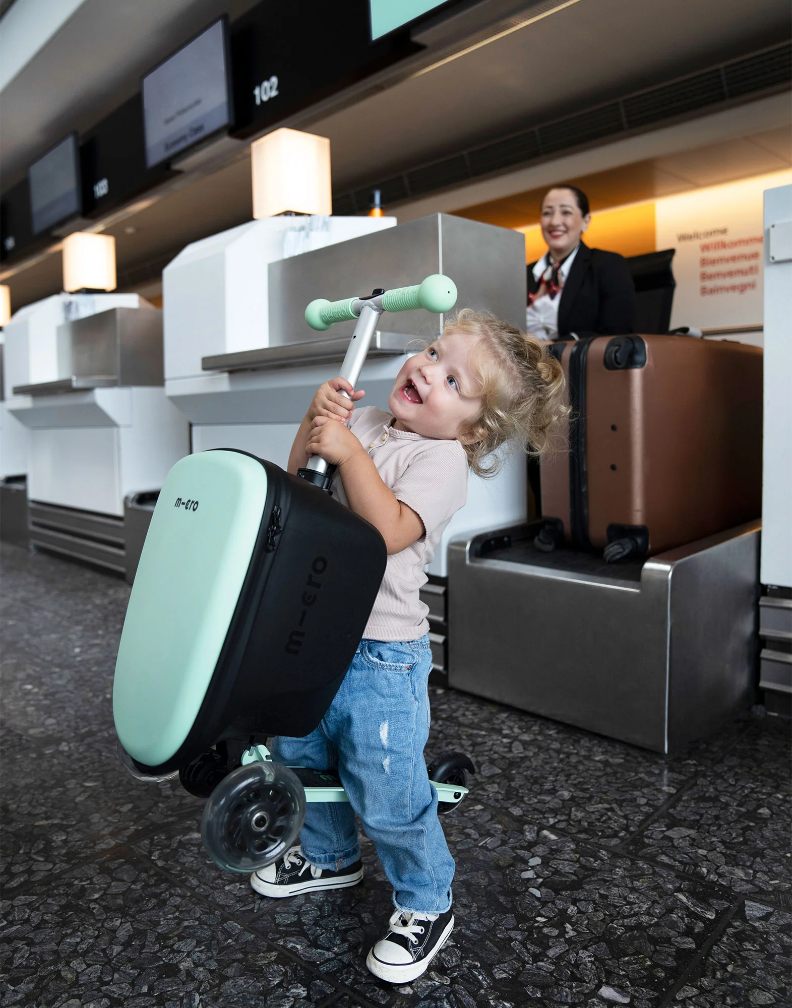 Micro Junior Luggage Scooter - Image 8