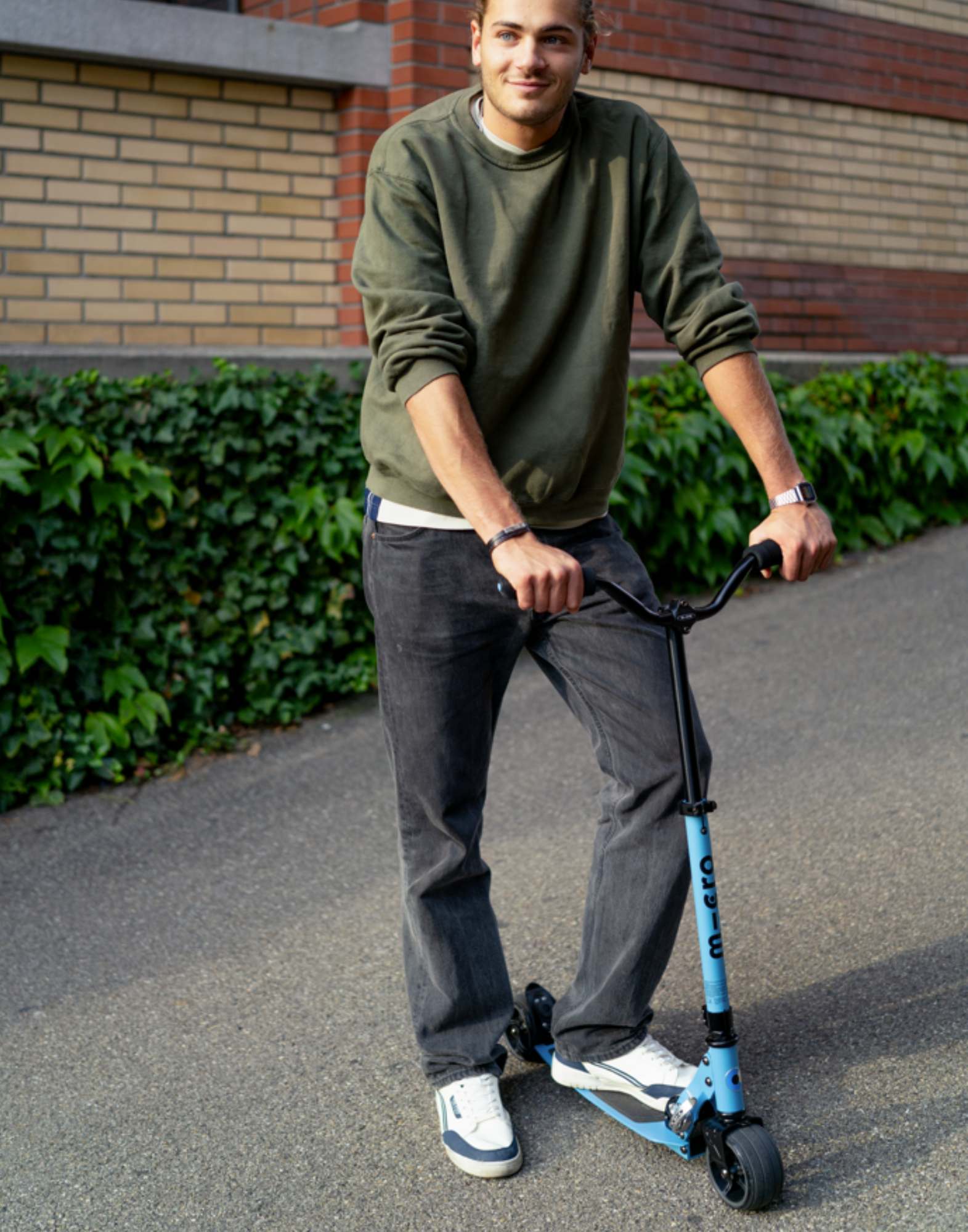 Micro Rocket Deluxe 2 Wheel Scooter - Image 2