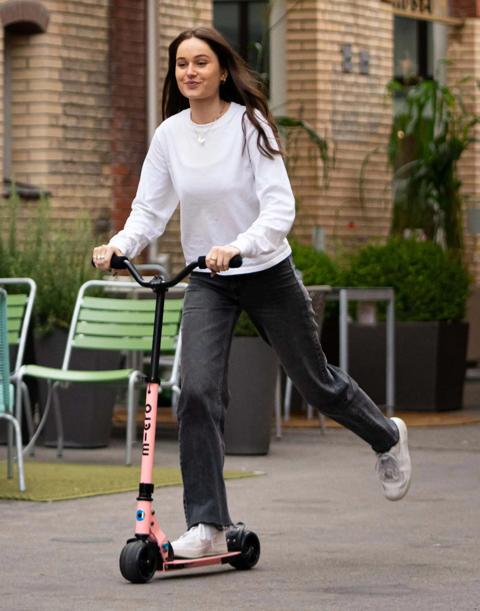 Micro Rocket Deluxe 2 Wheel Scooter - Image 7