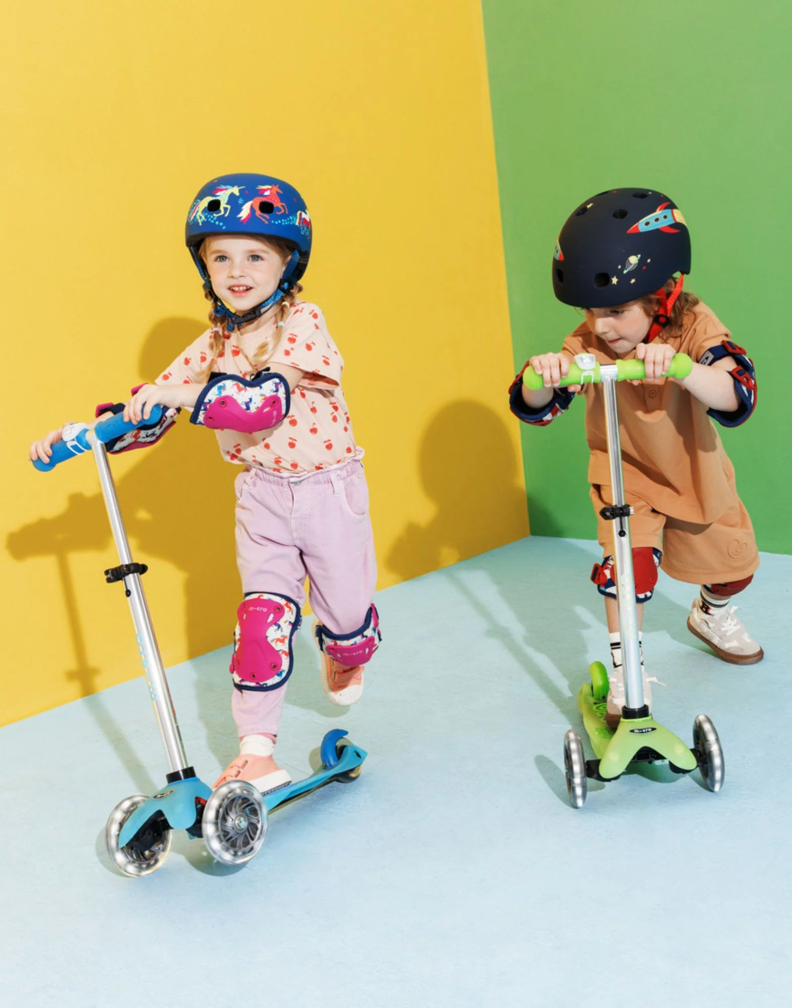 Mini Deluxe Glow LED 3 Wheel Scooter - Image 15