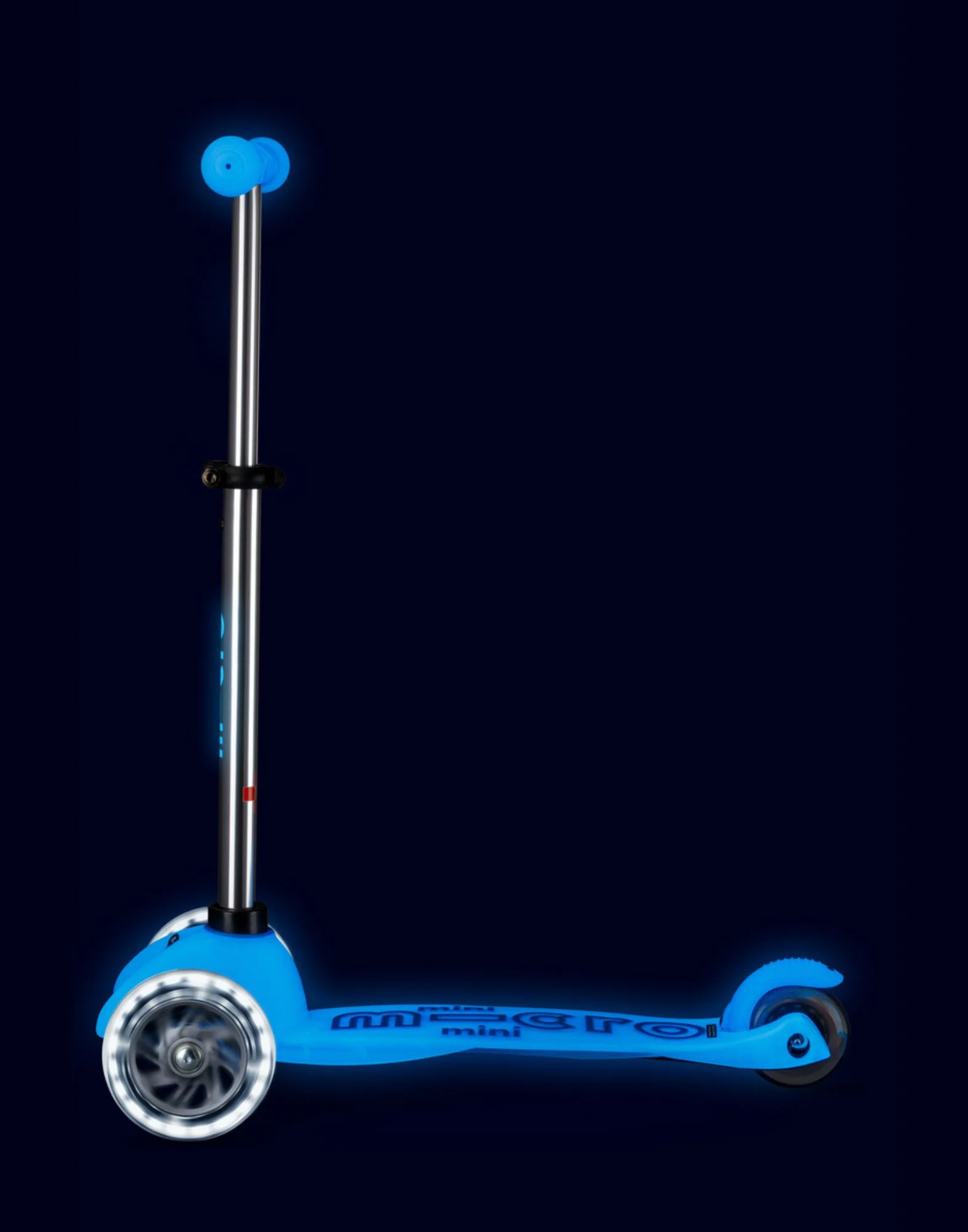 Mini Deluxe Glow LED 3 Wheel Scooter - Image 6