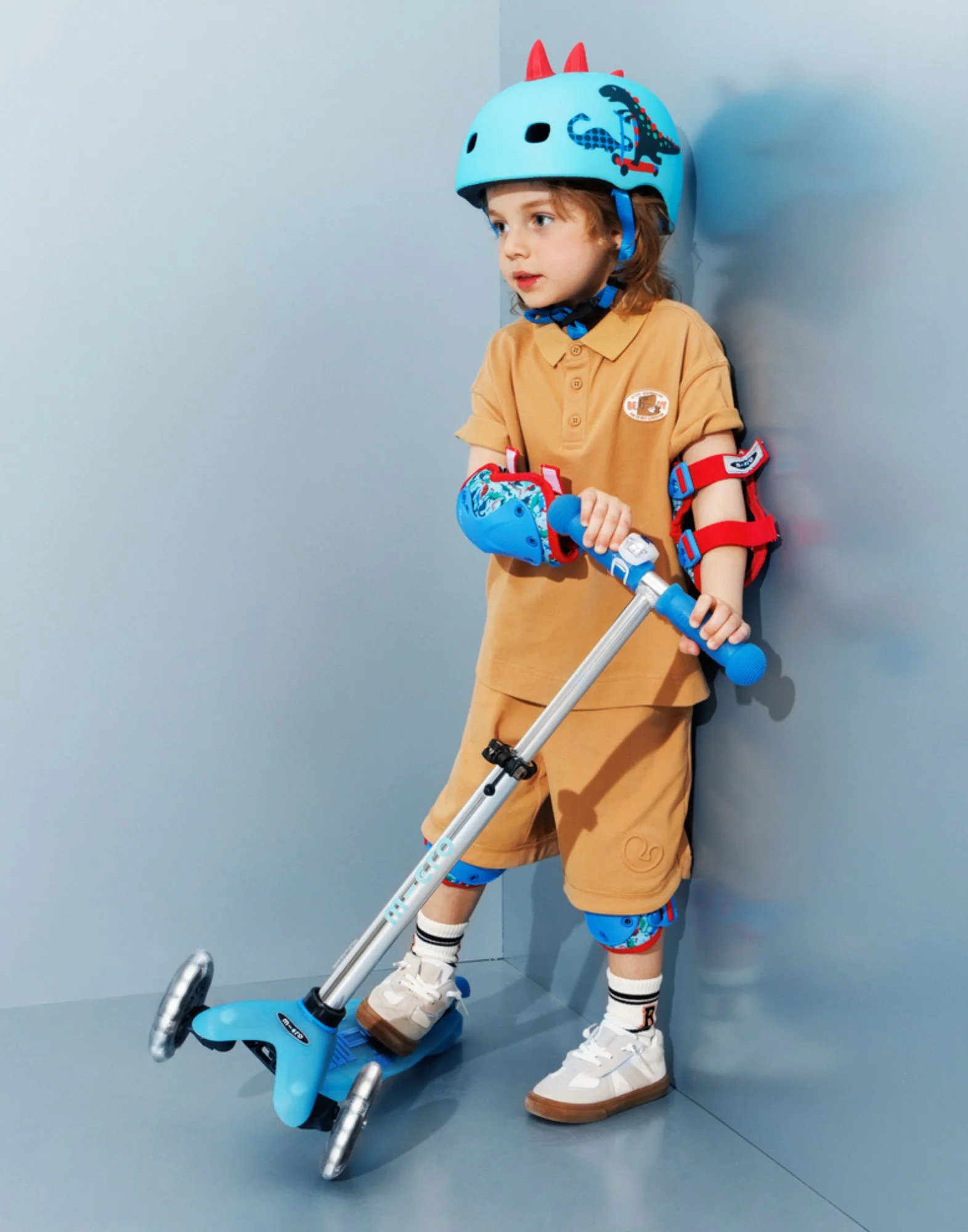 Mini Deluxe Glow LED 3 Wheel Scooter - Image 7