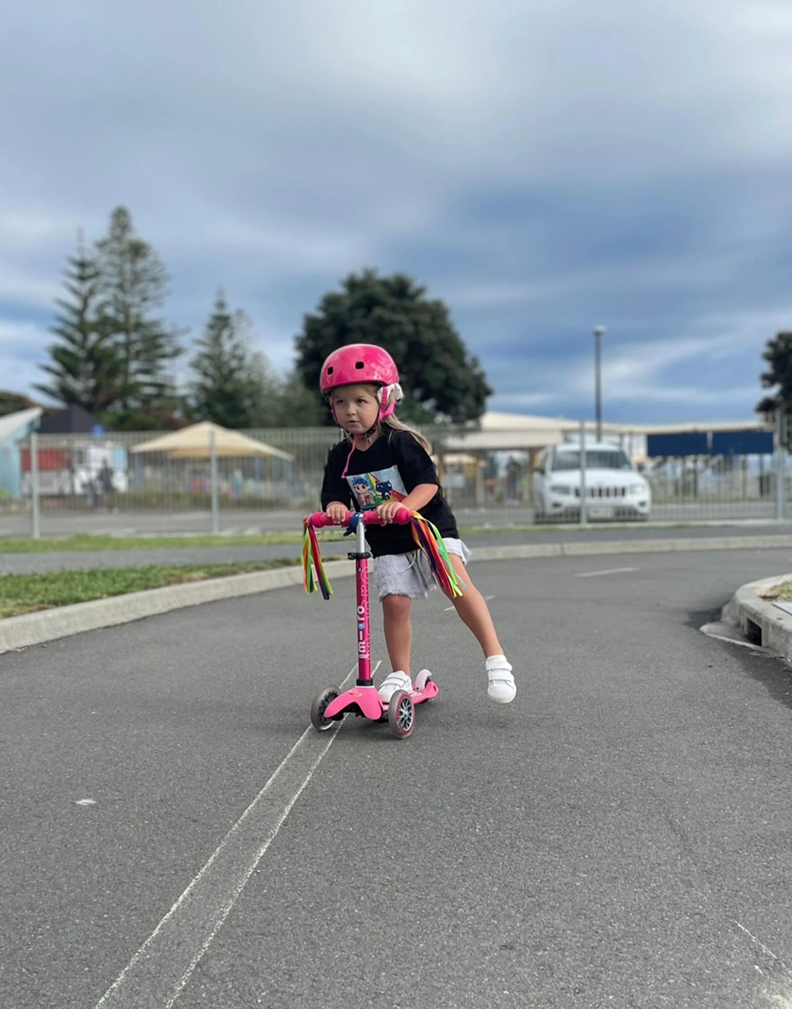 Mini Micro Deluxe 3 Wheel Scooter - Image 18