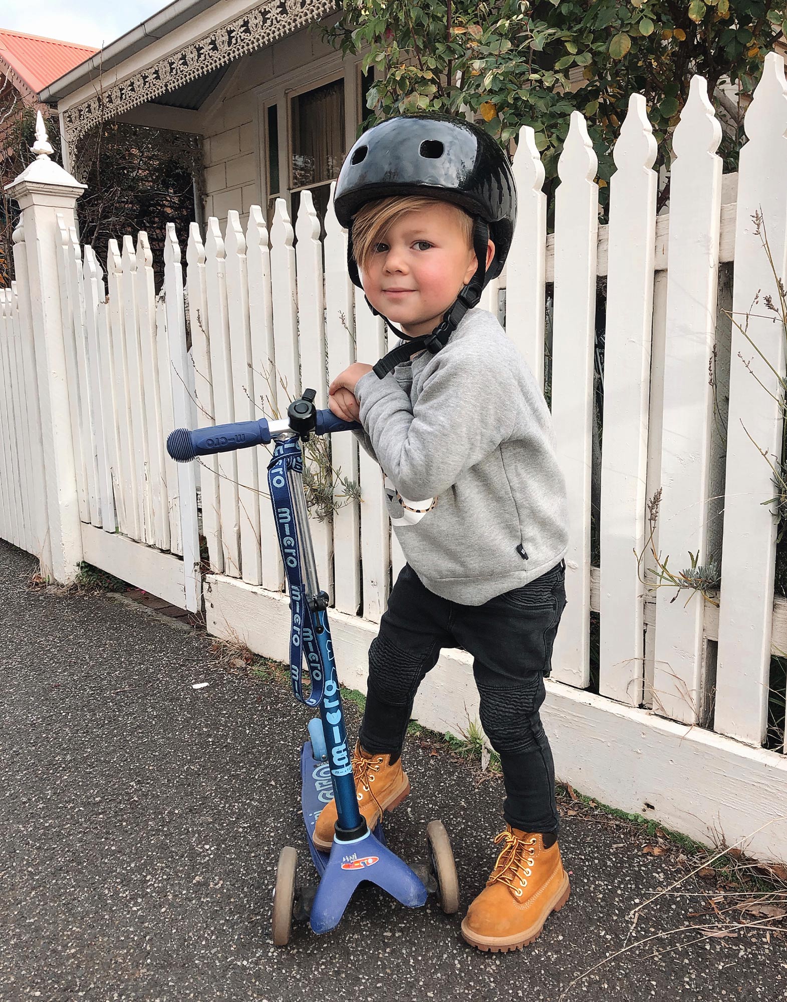 Mini Micro Deluxe 3 Wheel Scooter - Image 32