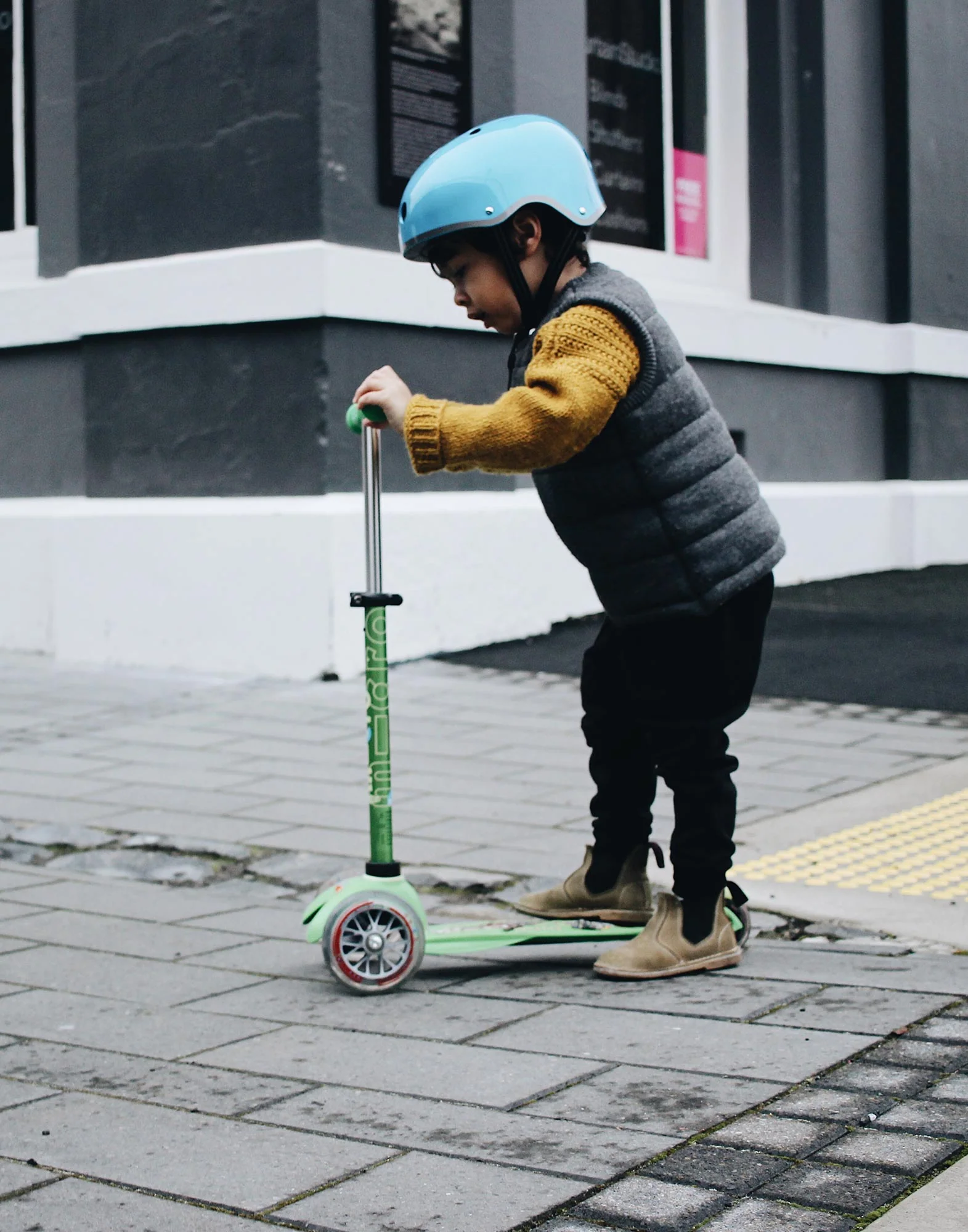 Mini Micro Deluxe 3 Wheel Scooter - Image 8