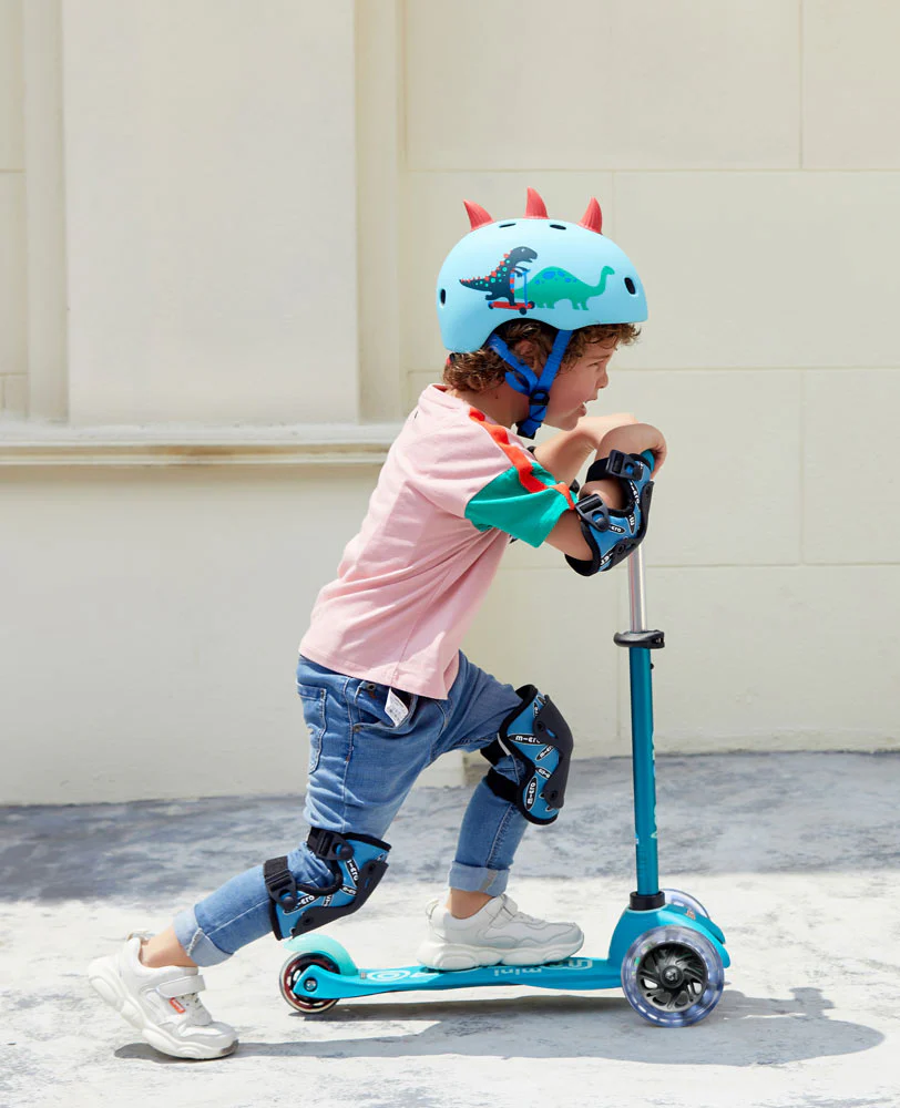 Mini Micro Deluxe LED 3 Wheel Scooter - Image 6