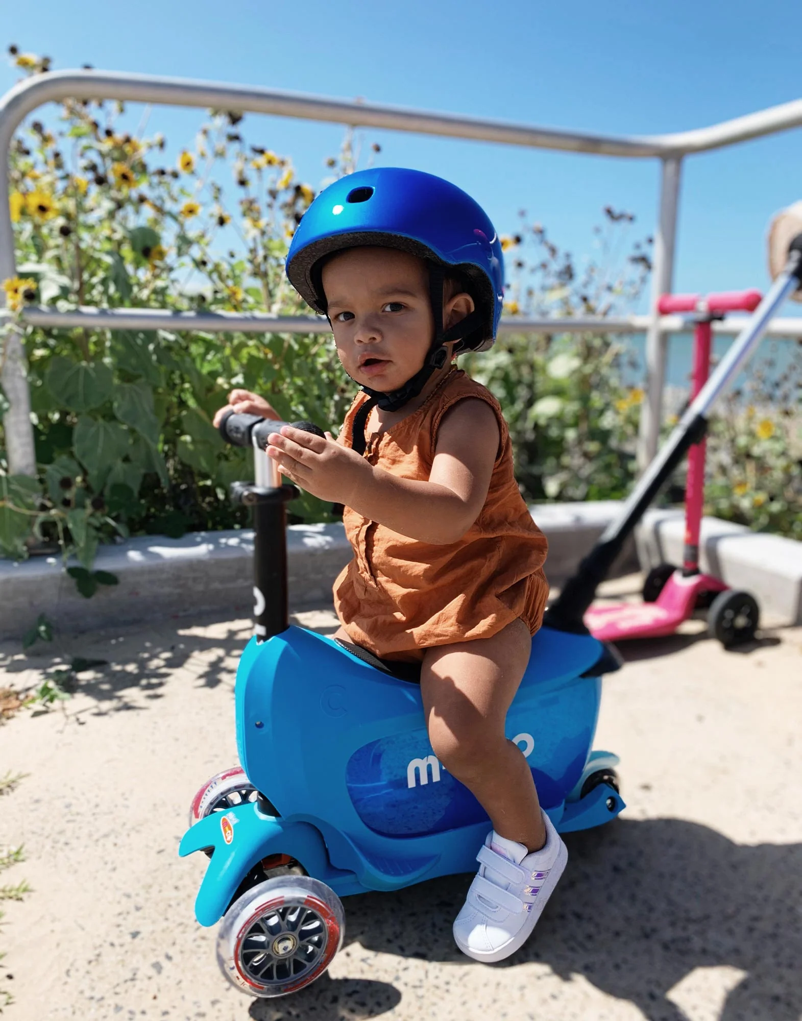 Mini2Go Deluxe Plus Ride On Scooter - Image 14