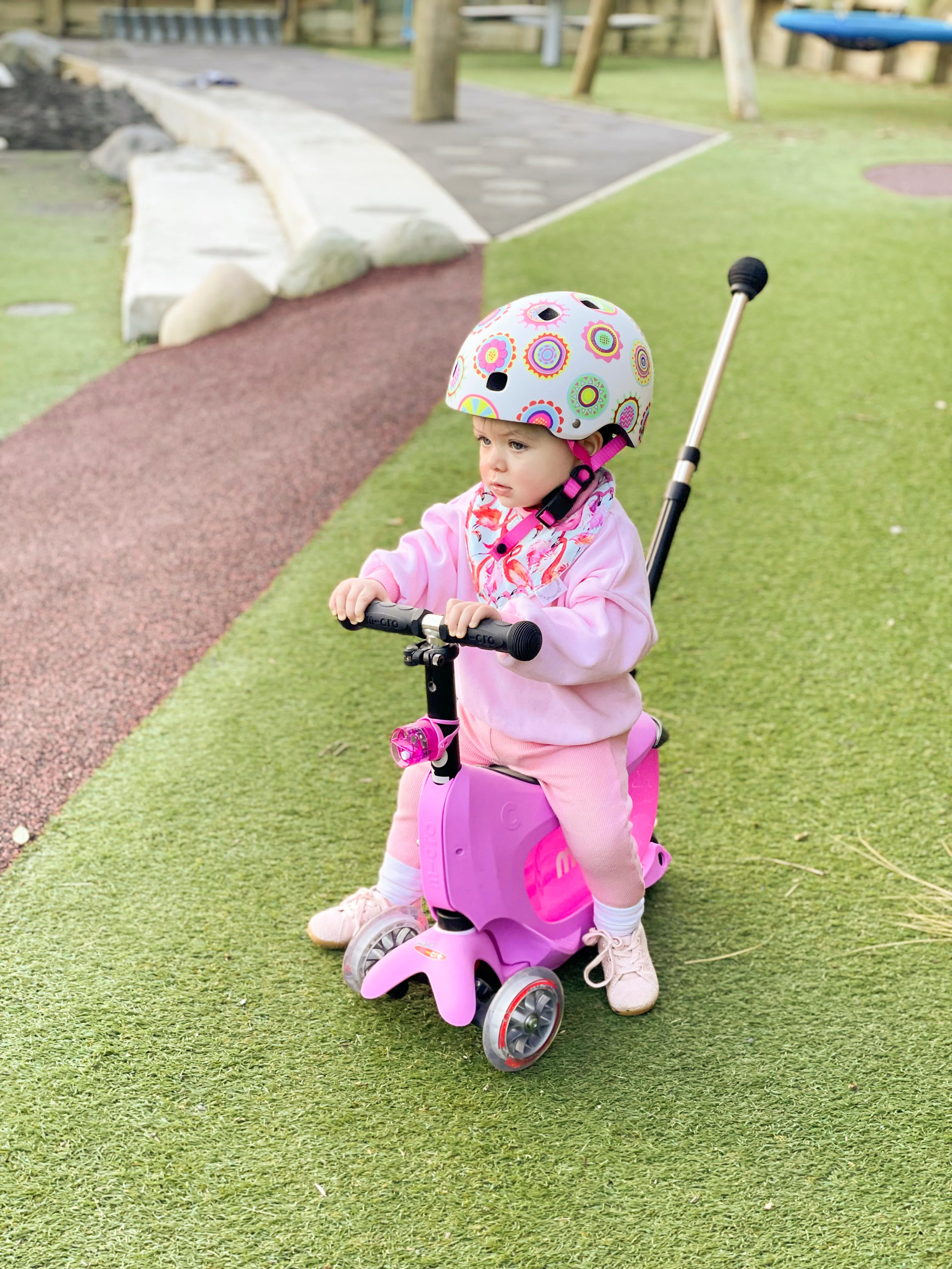 Mini2Go Deluxe Plus Ride On Scooter - Image 8
